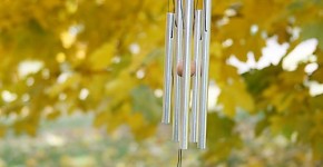 Chuông gió có thể giúp trấn áp vận rủi hoặc tăng cường năng lượng trong các góc nhà.